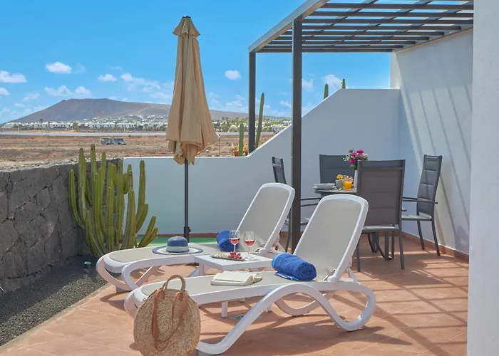 Bungalow Maria De Timanfaya - Sea And Mountains Views, Pool, Wifi, 15 Minutes Walk To Marina Rubicon