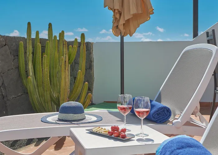 Bungalow Maria De Timanfaya - Sea And Mountains Views, Pool, Wifi, 15 Minutes Walk To Marina Rubicon