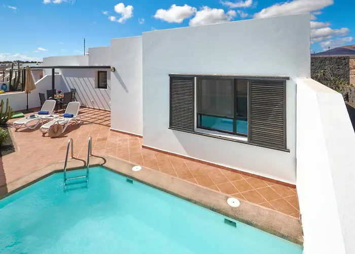 Bungalow Maria De Timanfaya - Sea And Mountains Views, Pool, Wifi, 15 Minutes Walk To Marina Rubicon