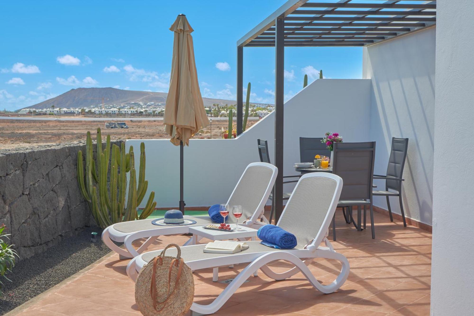 Dom wakacyjny Maria De Timanfaya - Sea And Mountains Views, Pool, Wifi, 15 Minutes Walk To Marina Rubicon Playa Blanca (Lanzarote)