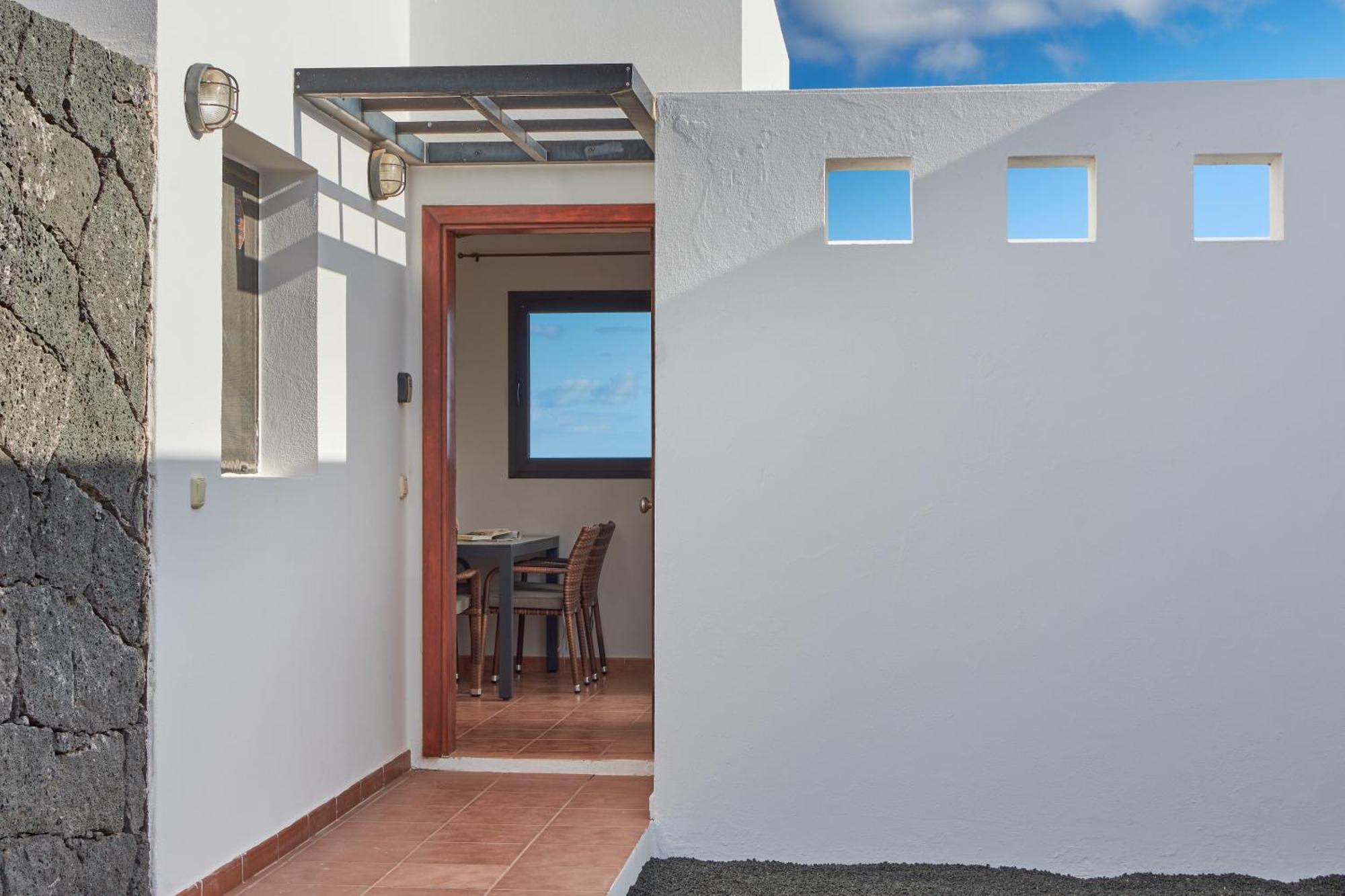 Dom wakacyjny Maria De Timanfaya - Sea And Mountains Views, Pool, Wifi, 15 Minutes Walk To Marina Rubicon Playa Blanca (Lanzarote)