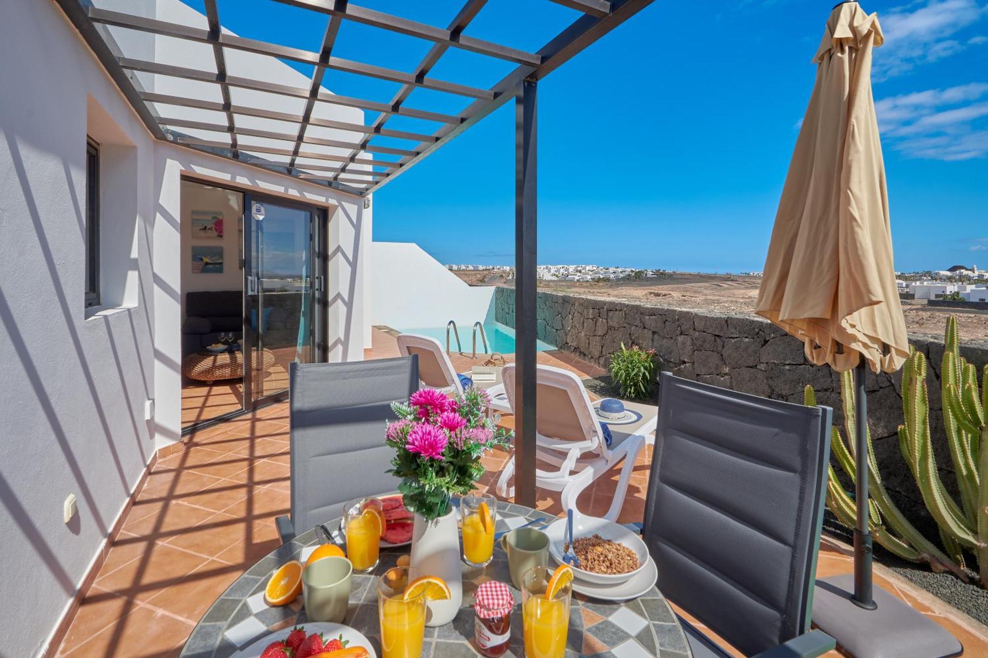 Ferienhaus Maria De Timanfaya - Sea And Mountains Views, Pool, Wifi, 15 Minutes Walk To Marina Rubicon *