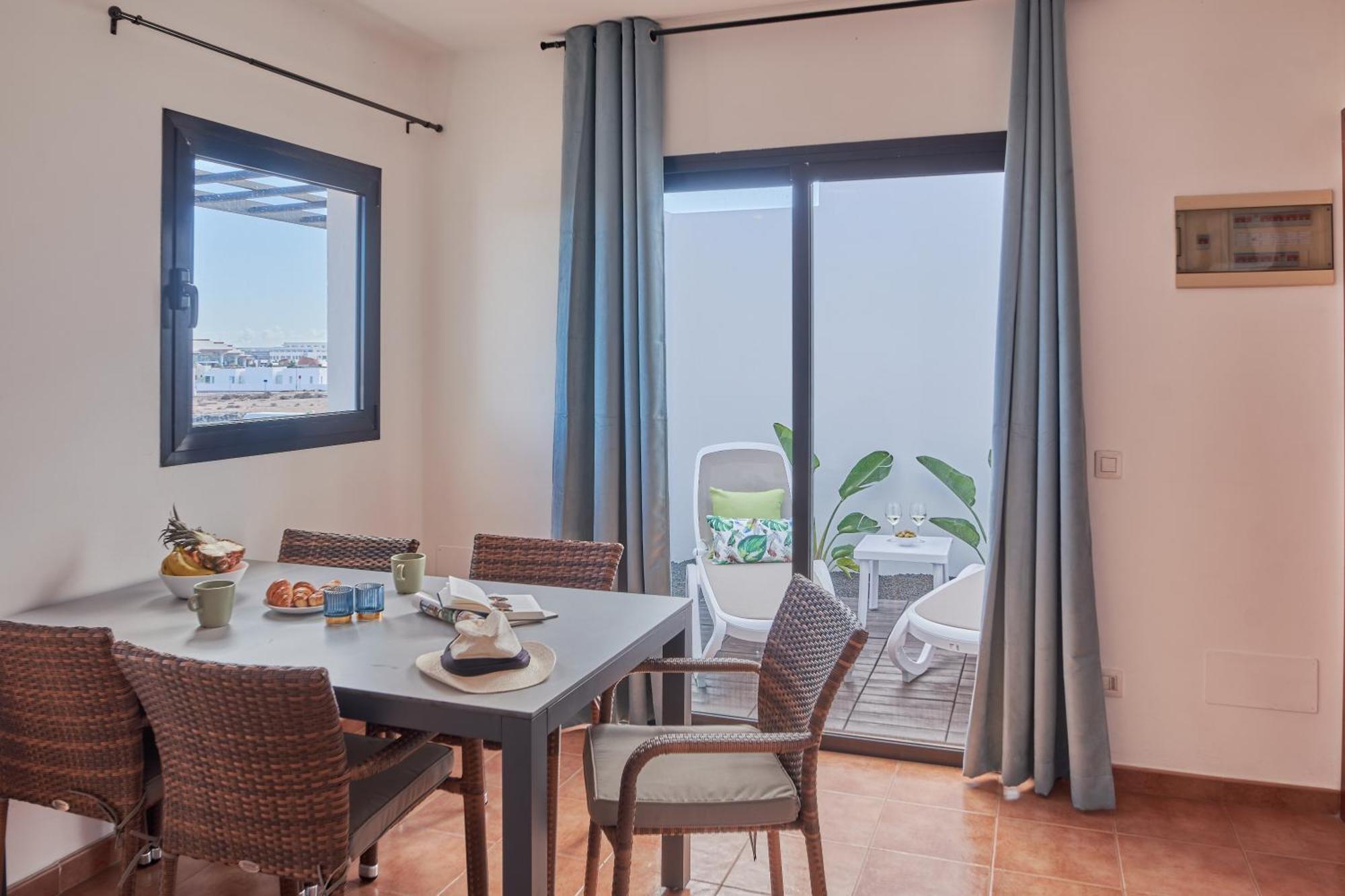 Ferienhaus Maria De Timanfaya - Sea And Mountains Views, Pool, Wifi, 15 Minutes Walk To Marina Rubicon